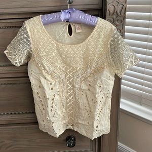 Cute Sundance top. Ivory. Size small.